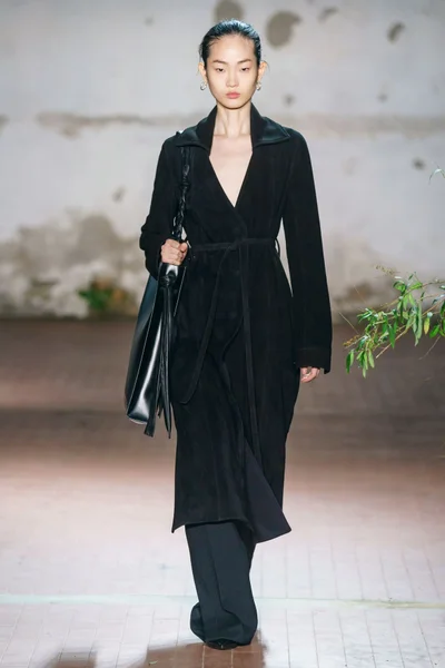 Look 48